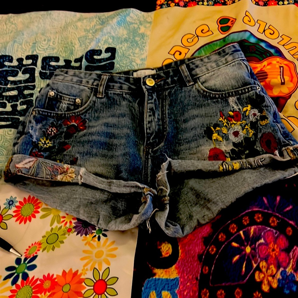 Blue jeans with embroidery detailing.